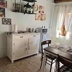 Casa Nonna Elisa Stayerat 펜션 Sequsino